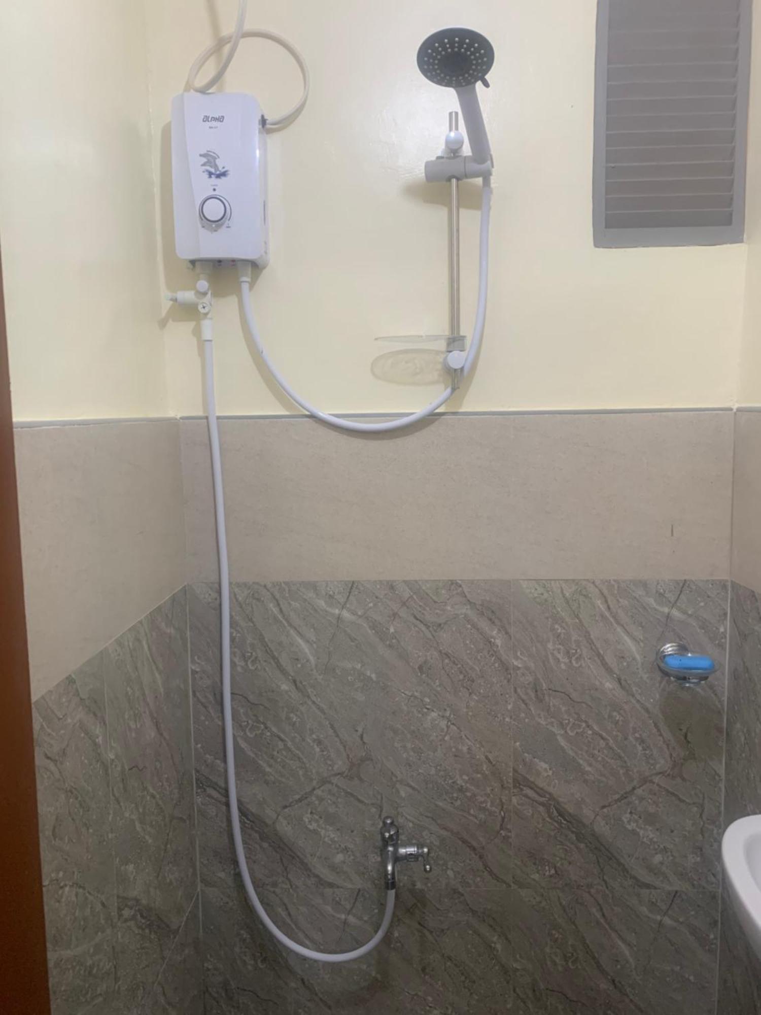 Zl Travelers Inn Batuan Εξωτερικό φωτογραφία